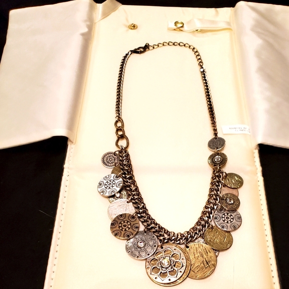 NECKLACE - Picture 5 of 6